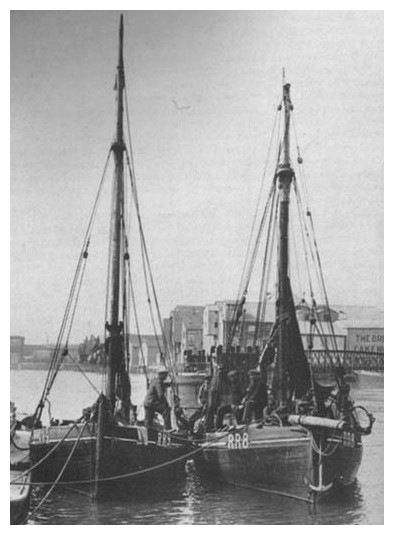 WadhamsFishingBoats4.jpg (45828 bytes)
